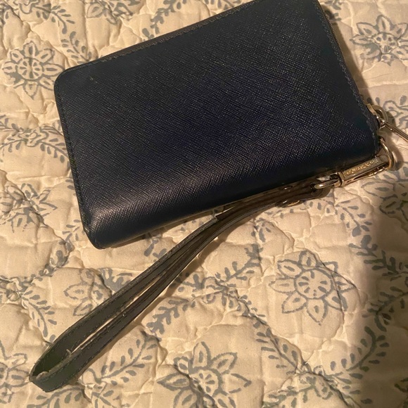 Michael Kors Navy Multifunction wristlet - Picture 5 of 6
